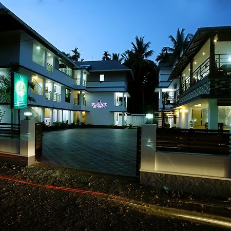 Clirind Resort Athirappilly Bagian luar foto